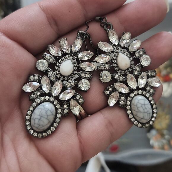 HP❤️ Statement Earrings   - Picture 5 of 6